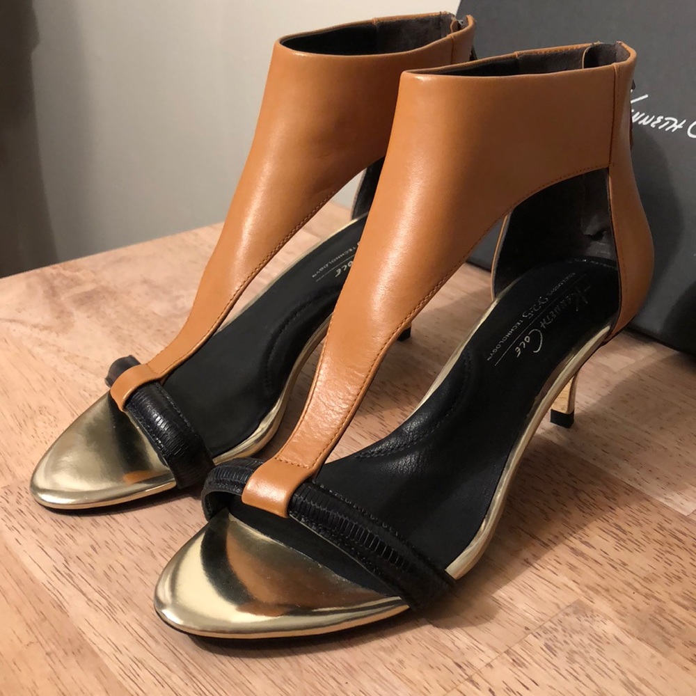 Kenneth Cole leather low heel sandal Ankle strap